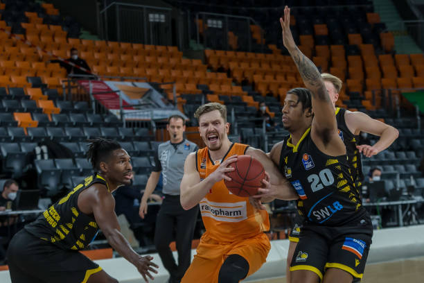 更无形中为 更无形中为