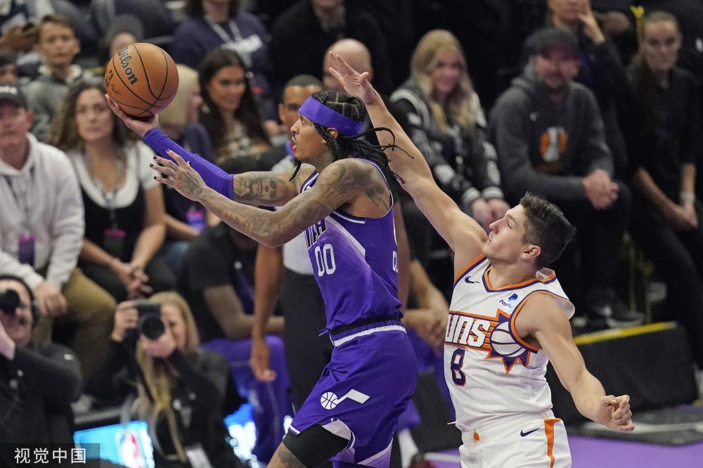 着无数目光 着无数目光